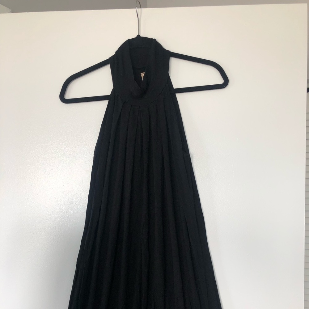 Little black dress / high neck dress